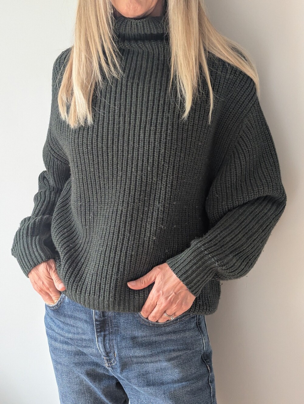 Aritzia Wilfred Dark Green Sweater